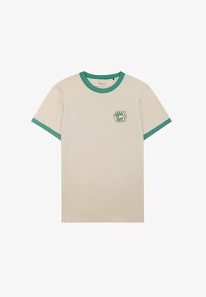 Beige Baumwoll-T-Shirt mit einem türkisen Rundhalsausschnitt und Ärmeln. Mit einem grünen und beigen runden Logo auf der linken Brust und kurzen Ärmeln.