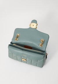 COACH TABBY SHOULDER BAG 26 WITH PILLOW QUILTING - Sac à main - sage