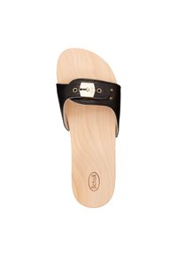 Zwarte leren slide sandaal met een houten binnenzool. Voorzien van een gouden gesp en ronde branding op de voetbed. Gladde textuur.
