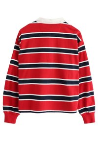 Rød langærmet skjorte med vandrette navy, hvide og røde striber. Har en hvid krave og elastiske manchetter for et tætsiddende look.