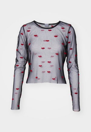 Top trasparente nero a maniche lunghe con motivi di labbra ricamati in rosso e rosa, scollatura rotonda e vestibilità morbida. Texture morbida e materiale leggero.