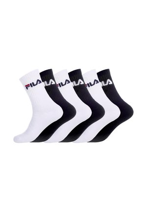 Trois paires de chaussettes montantes alternant les couleurs blanche et noire, chacune avec le logo FILA près du haut.