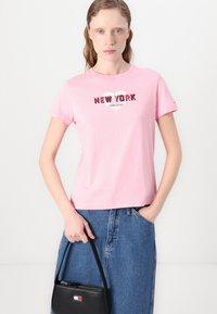 Tommy Jeans NYC  - Print T-shirt - pink sugar