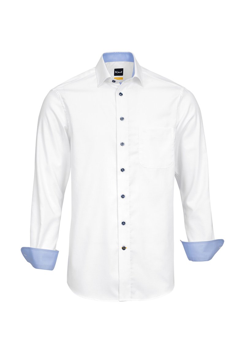 Camicia bianca a maniche lunghe con bottoni blu, polsini azzurri e una singola tasca sul petto. Realizzata in un tessuto liscio con una vestibilità su misura.