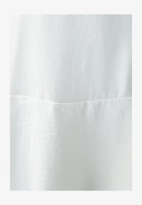 Sélectionné, white