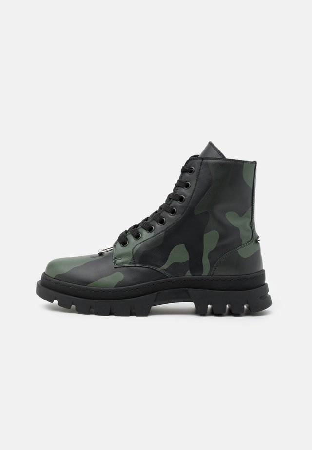 PIERCED PUNK BOOT - Botki sznurowane - black