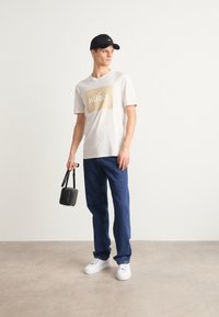 HUGO DULIVE - T-shirt print - open white