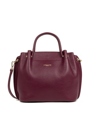 Sac à main en cuir bordeaux avec deux poignées supérieures, quincaillerie dorée et une forme structurée. Doté d'une bandoulière amovible et d'une finition texturée.