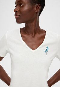 s.Oliver MIT STICK-DETAIL - T-Shirt print - ecru