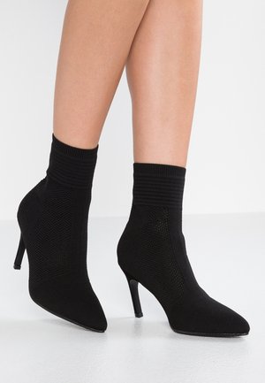 Botines de tacón - black