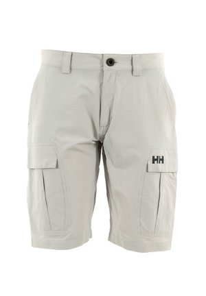 Shorts cargo gris clair en tissu durable, dotés de plusieurs poches et d'un logo noir sur la jambe gauche. Taille plate et coupe droite.