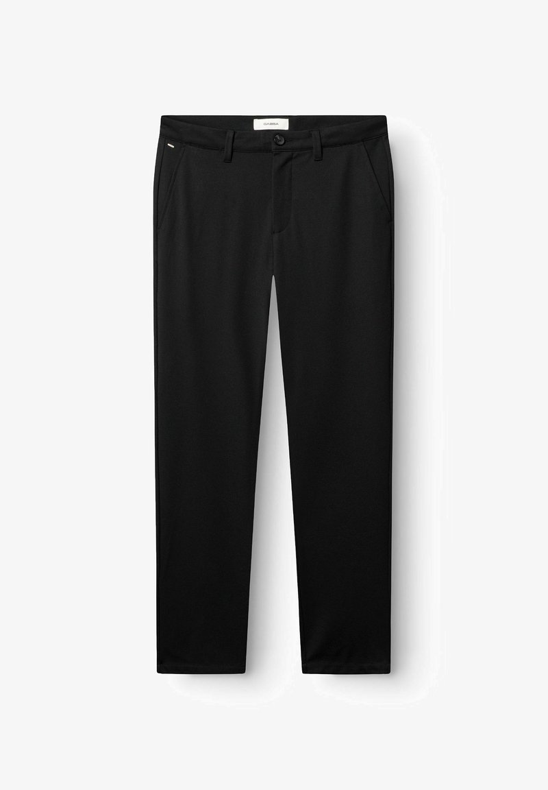 Pantalones negros hechos de una tela suave y elástica. Cuentan con un cierre de botón, trabillas para cinturón y dos bolsillos laterales. Diseño de pierna recta.
