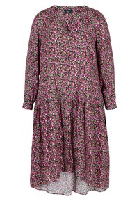 Robe florale à manches longues, avec une base noire, des fleurs roses et vertes, une taille froncée et un ourlet fluide.