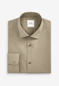 Beige overhemd van gladde stof, met een klassieke kraag, knoopsluiting aan de voorkant en een enkele knoop aan de manchetten. Etiket zegt "NEXT TAILORING."
