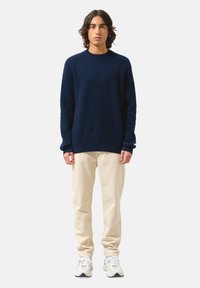 Authentic Cashmere AKSEL ROUND NECK THREAD - Strickpullover - navy