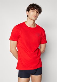 Tommy Hilfiger LOGO - Pyjamashirt - fierce red