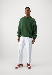 Jack & Jones PREMIUM JPSTKANE JJOTIS LINEN BLEND CHINO - Auduma bikses - bright white