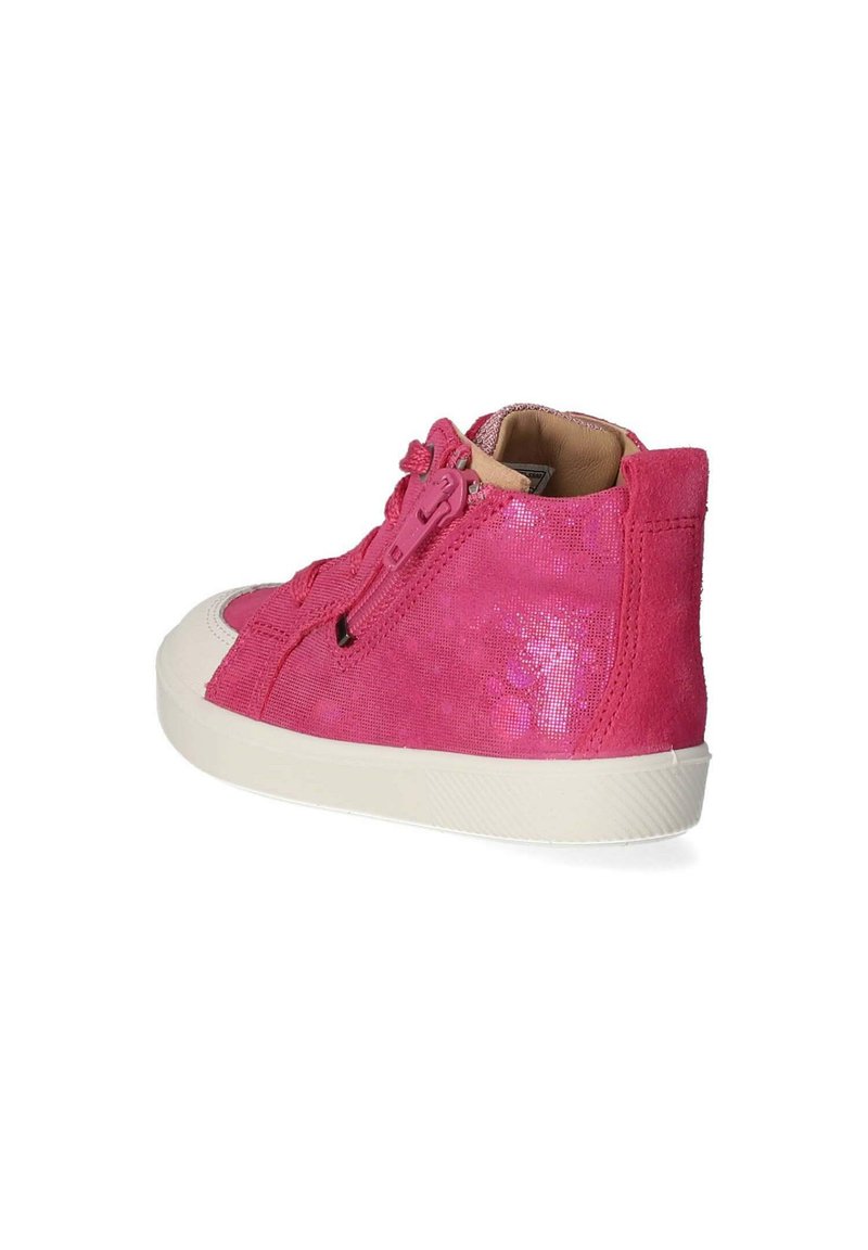 Rosa High-Top-Sneaker mit Obermaterial aus Wildleder und glänzendem Stoff, weißer Gummikappe und -sohle, mit Schnürsenkeln und einem seitlichen Reißverschlussdetail.