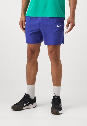 - Krótkie spodenki sportowe