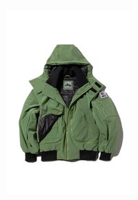 Unausgewählt, military