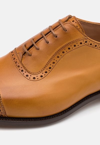 Tricker's BELGRAVE 1001 FIT - Stringate eleganti - brown