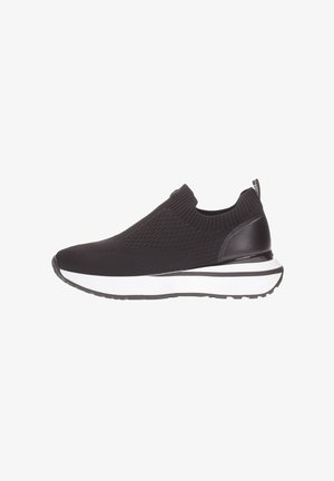 Sneaker slip-on nera con tomaia in tessuto testurizzato, collo elastico e suola intermedia bianca con striscia nera. Suola esterna in gomma resistente.