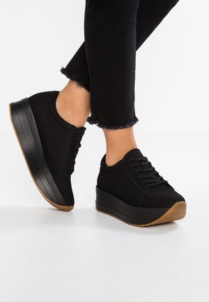 Trainers - black