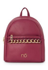 Zaino in eco-pelle borgogna con forma arrotondata, dettaglio in catena dorata sulla parte frontale, tasca con zip e manico sopra.