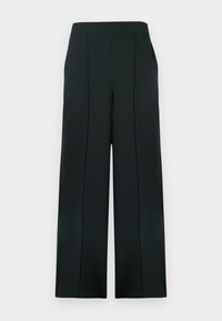 Μαύρο παντελόνι με φαρδιά φόδρα από λείο ύφασμα, με ψηλή μέση, κάθετες πτυχώσεις και χωρίς ορατά μεταλλικά στοιχεία ή τσέπες.