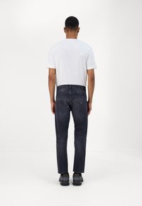 Tommy Jeans DAD REGULAR - Jeans Tapered Fit - denim black