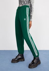 adidas Originals Teplákové kalhoty - green