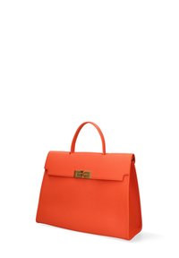 Borsa a mano in pelle arancione con una forma strutturata, dotata di manico superiore e chiusura a scatto in oro. Texture liscia con un design minimalista.