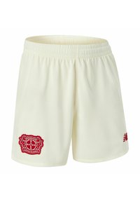 Pantaloncini sportivi color crema realizzati in tessuto traspirante, con logo rosso del Bayer Leverkusen e logo New Balance rosso sul lato.