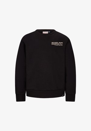 Zwarte sweatshirt van zacht materiaal met een ronde hals, ribgebreide mouwen en onderrand, voorzien van de tekst "RETROUR JEANS ESSENTIAL PIECES" in het wit.