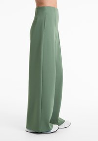 OYSHO SUPER HIGH RISE PIQUÉ WITH COTTON - Hlače - green