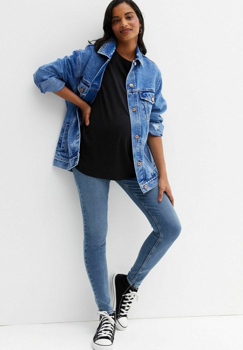 New Look Maternity MATERNITY BLUE OVER BUMP LIFT SHAPE EMILEE Jeans