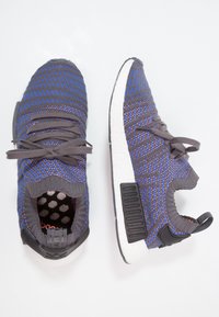 adidas Originals NMD_R1 - Joggesko - hi-res blue/core black/chalk coral