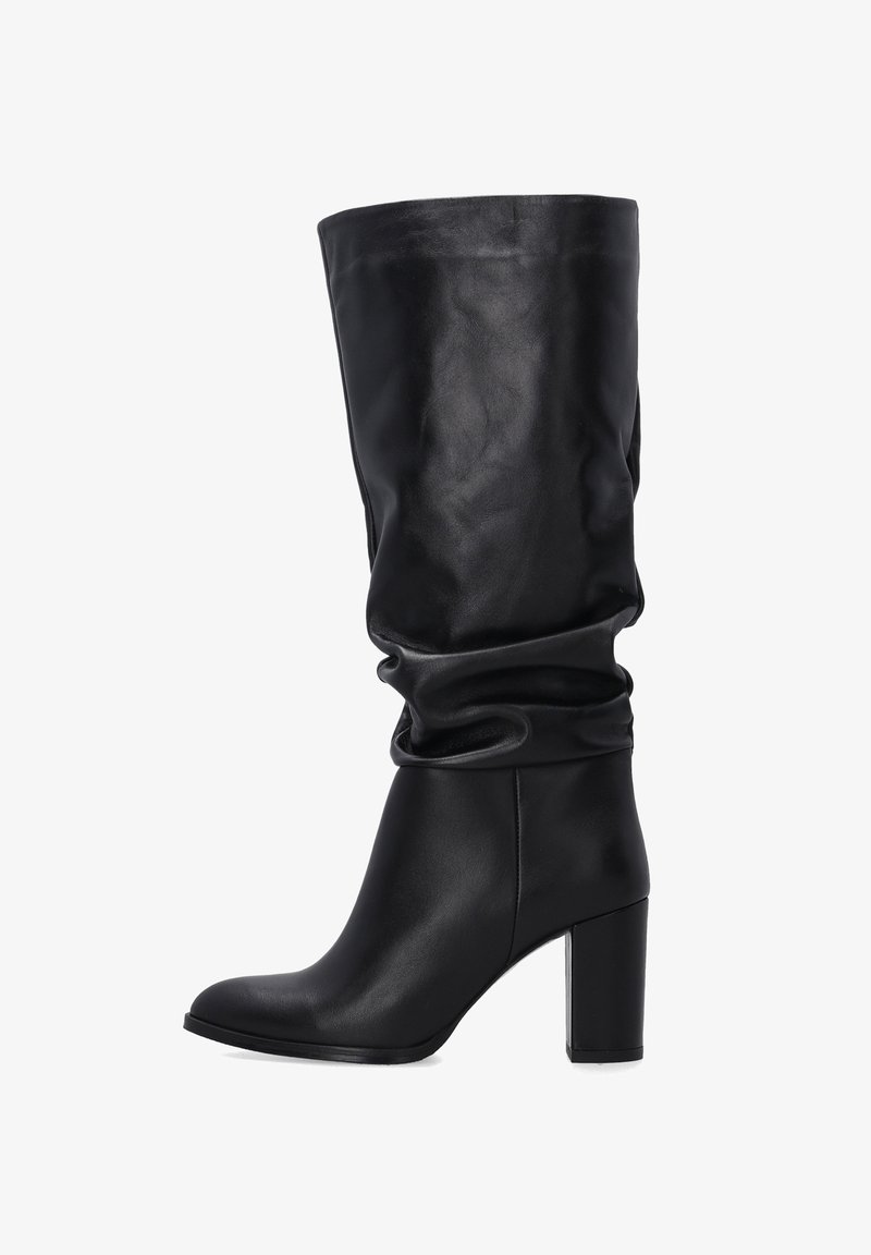 Schwarze knielange Stiefel aus glattem Leder mit einem lässigen Design, runder Spitze und einem stabilen Blockabsatz.