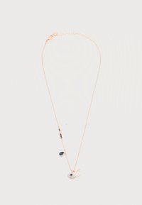 Λεπτό κολιέ αλυσίδα σε ροζ χρυσό με μενταγιόν σε σχήμα ματιού που διαθέτει σκούρους και διαφανείς πολύτιμους λίθους και ένα μικρό γαντζάκι γοητείας.