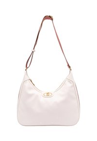 Borsa a spalla in pelle bianca dalla forma curvata, con hardware dorato e chiusura a zip. La tracolla presenta un accento rosa e una fibbia regolabile.