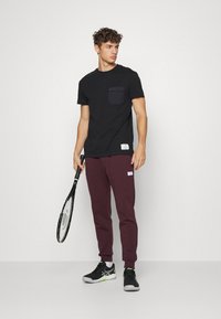 Björn Borg CENTRE TAPERED PANTS - Calças de fato de treino - fudge