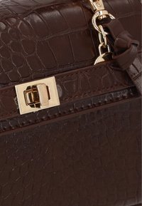 usha Kabelka - braun