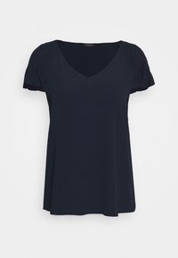 Marineblå kortærmet bluse med V-udskæring, blødt stof og samlede detaljer på skuldrene. Afslappet, let silhuet.