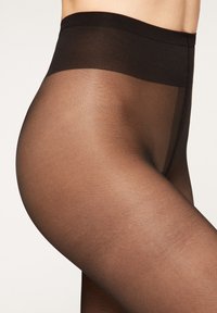 Sorte gennemsigtige strømpebukser med en glat tekstur, en bred elastisk talje og en subtil glans, der fremhæver benets konturer.