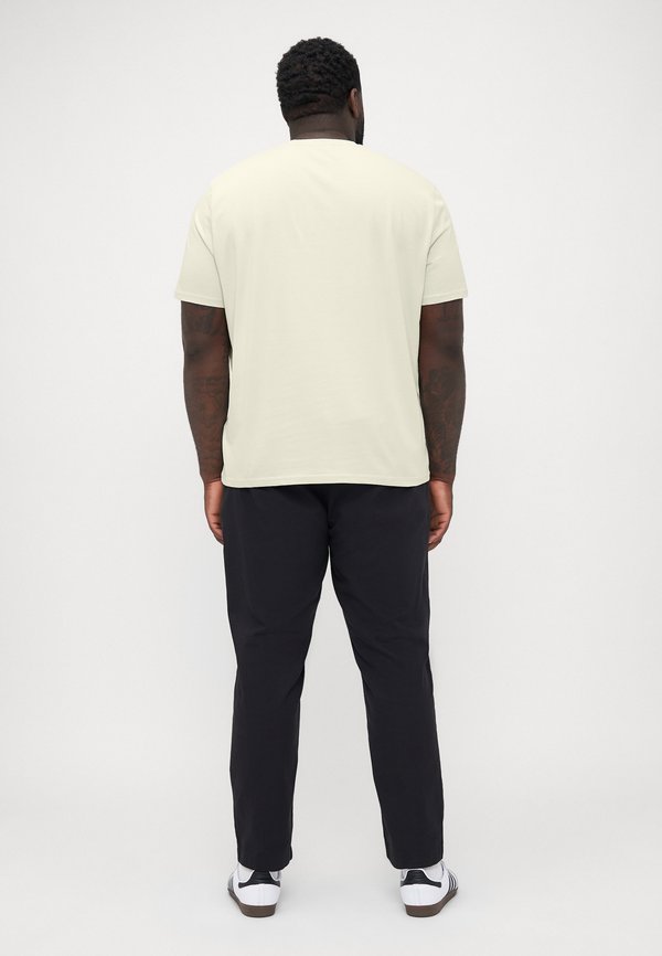 PLUS POCKET - Basic T-shirt - soft matcha3