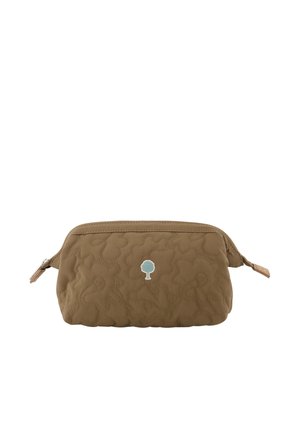 Pochette en tissu matelassé marron avec fermeture éclair et petit emblème d'arbre bleu et blanc au centre avant.