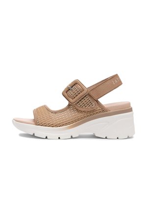 - Sandały na platformie