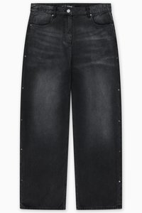 Svarte vidde jeans laget av denim, med en falmet tekstur, frontlommer og stjerneformede dekorasjoner langs sidesømmene.