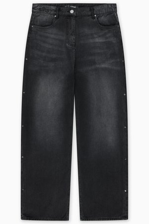 Juodos spalvos plačios kelnės iš džinso medžiagos, pasižyminčios išblukusia tekstūra, priekinėmis kišenėmis ir žvaigždės formos papuošimais šoninėse siūlėse.