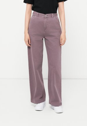 Hoge taille, wijde broek van katoen in stoffig mauve met voorzakken. Voorzien van een knoop- en ritsluiting, ongecompliceerd ontwerp.
